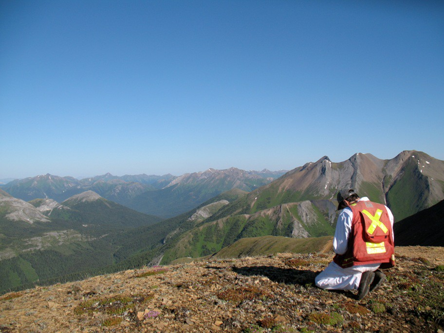Mapping and prospecting on the Cirque East property